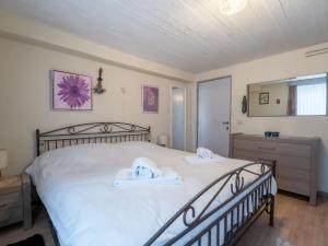 Apartment Zeelucht with private garden by Interhome