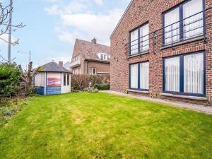 Apartment Zeelucht with private garden by Interhome