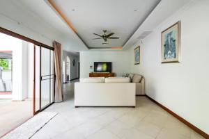 Surin villa by Pattara