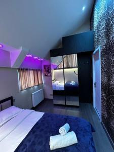 Luxe studio apartment with jacuzzi