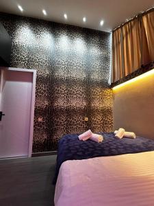 Luxe studio apartment with jacuzzi