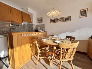 Appartements Studio Classe 1* avec Piscine et Tennis Privatifs, au Pied des Pistes - 3 Pers. - FR-1-595-18 : photos des chambres