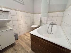 Appartements Studio Classe 1* avec Piscine et Tennis Privatifs, au Pied des Pistes - 3 Pers. - FR-1-595-18 : photos des chambres