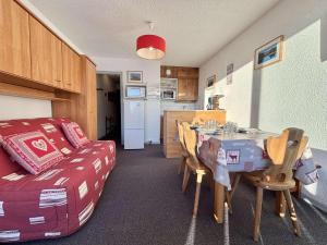 Appartements Studio cosy au pied des pistes avec piscine et parking - 4 pers - FR-1-595-19 : photos des chambres