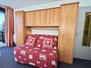 Appartements Studio cosy au pied des pistes avec piscine et parking - 4 pers - FR-1-595-19 : photos des chambres