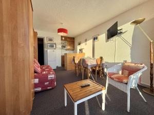 Appartements Studio cosy au pied des pistes avec piscine et parking - 4 pers - FR-1-595-19 : photos des chambres