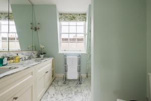 The Chelsea Abode - 4BDR Home with Terrace