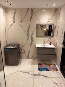 LUXURY HOTEL APARTMENT 2bedroom front of City Stars