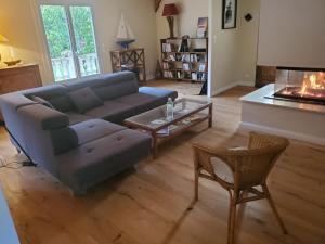 Maisons de vacances Charming house near village with 5-minutes pedestrian access to old town : photos des chambres