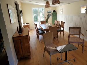 Maisons de vacances Charming house near village with 5-minutes pedestrian access to old town : photos des chambres