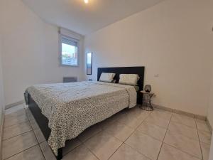 Appartements Beau soleil - Residence avec Parking et piscine - Proche airport : photos des chambres