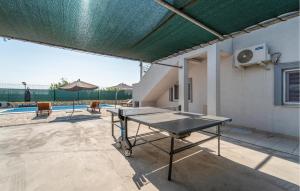 Four-Bedroom Holiday Home In Islam Latinski