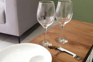 Apto Lindo com Ar condicionado ao lado da UEM