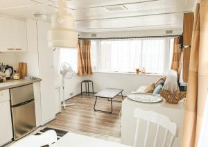 Przyczepa nad Zatoką SurfnVintage