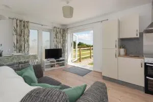 Farmhouse Apartment with Paddock & Orchard Views - Elmstone