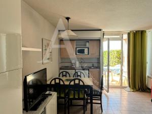 rez de jardin residence en bord de mer piscine tennis stationnement