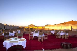 Touaregs Camp Erg Lihoudi