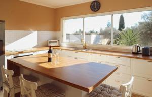Maisons de vacances 3 Bedroom Stunning Home In Rochefort : photos des chambres