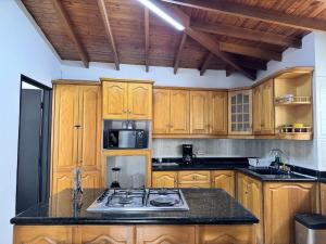 Apartamento cerca a Estadio con balcon y 5 habitaciones