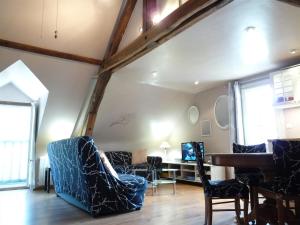 Appartements Le Plessis, Stone Farmhouse Loft with Gardens and Pool : photos des chambres