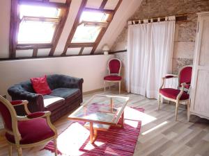 Appartements Le Plessis, Stone Farmhouse Loft with Gardens and Pool : photos des chambres