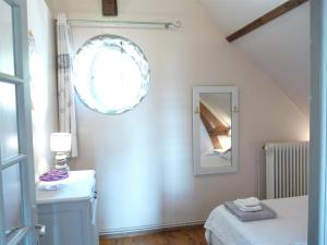 Appartements Le Plessis, Stone Farmhouse Loft with Gardens and Pool : photos des chambres