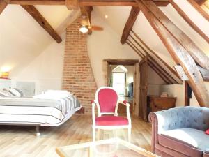Appartements Le Plessis, Stone Farmhouse Loft with Gardens and Pool : photos des chambres