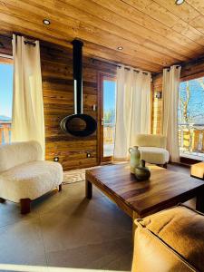 Chalets Chalet Monarch - Les Carroz - Sauna, Spa & vue Montagnes : photos des chambres