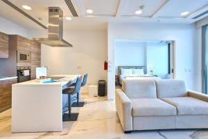 Coastal One Bedroom Retreat with direct Breathtaking Sea Views