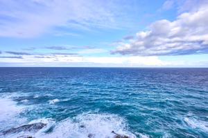 Coastal One Bedroom Retreat with direct Breathtaking Sea Views