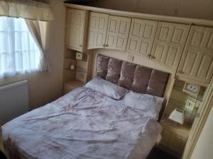 ML53 6 BERTH CARAVAN GOLDEN PALM CHAPET ST LEONARDs