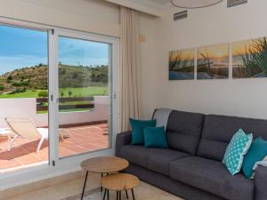 Stunning Frontline Golf Apartment - Pass the Keys
