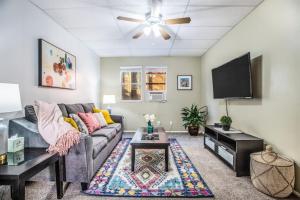 Historic Avenues Apartment Downtown