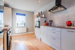 Two Double Bedroom Townhouse in Tivoli Cheltenham