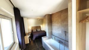 B&B / Chambres d'hotes DOMAINE LA TOUPIE Chambres d-hotes : photos des chambres