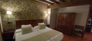 Standard Twin Room with Garden View room in La Casona de Revolgo