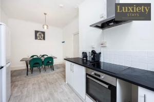 Stylish 3BR Home By Luxiety Stays Short Lets & Serviced Accommodation Chelmsford - City Centre, High Street