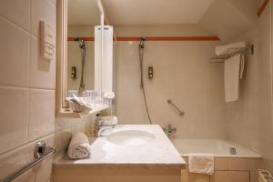 Hotels Logis Hotel Auberge du Cheval Blanc : photos des chambres