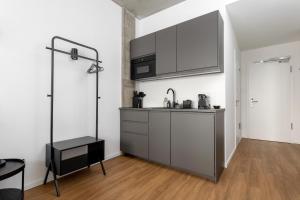 Global Living I TheGraf - East Side Gallery