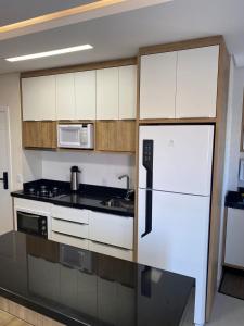 Apto 3 quartos a 70 metros da praia de Palmas SC