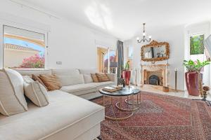 Luxury Villa Facing the Sea, With Swimming Pool