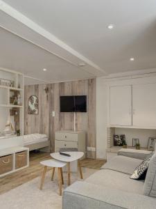 Appartements Promo ! Le Nid du Bourg Ideal couple ! Proche plage et commerces - serviettes de toilette & linge de lit compris : photos des chambres