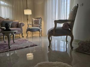 210sqm Royal Style 3BR Apartment with Garden View in New Cairo El Banafseg, 19 min from the airport, near the Waterway mall and Rehab City