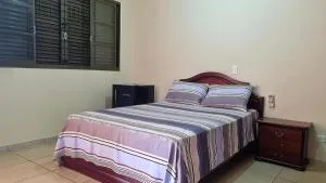 Ampla suíte em Pousada - Sarandi