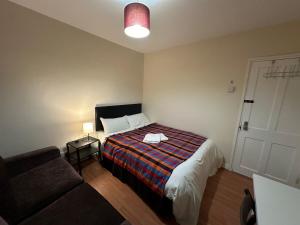 Beautiful private Double Room in a shared 3-bedroom apartment minutes walk from Bethnal Green