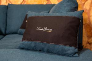 Doors Garibaldi Apartment