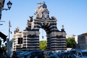 Doors Garibaldi Apartment