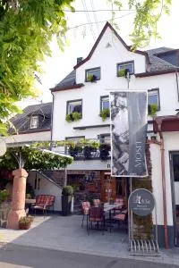 Wein- und Gästehaus M. Bai - Ediger-Eller
