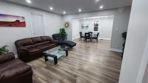 4 bedroom Home with large backyard - Cambridge