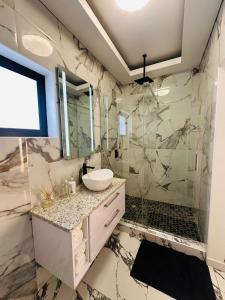 Super Luxurious Modern Apartment